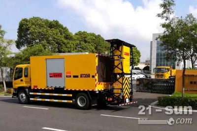 張家港市公路引入英達(dá)防撞緩沖車，筑起道路安全“移動(dòng)堡壘”