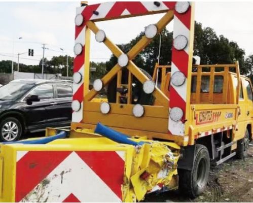 防撞緩沖車 道路施工作業的隱形安全衛士